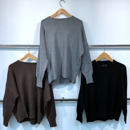 Karma – Weicher Glattstrickpullover mit Rundhals und Rippenbündchen