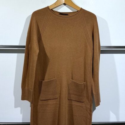 Oui - Weiches Strickkleid mit aufgesetzten Taschen