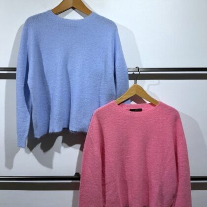 Oui - Flauschiger Pullover mit Rundhalsausschnitt in Pink oder Hellblau