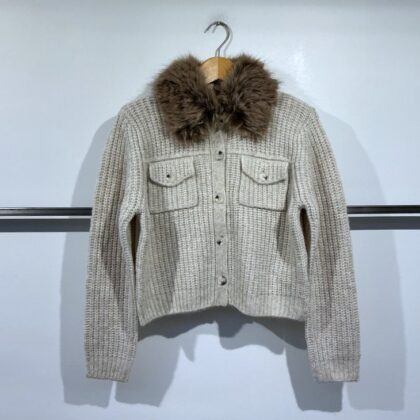Oui - Strickjacke mit abknöpfbarem Kunstfellkragen